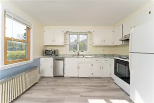 95 Douglas Ave, Portsmouth, RI 02871 - Photo 7