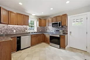 5 Thayer Pl, Warwick, RI 02888 - Photo 15