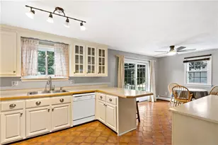 28 Eveready Ave, Bristol, RI 02809 - Photo 9