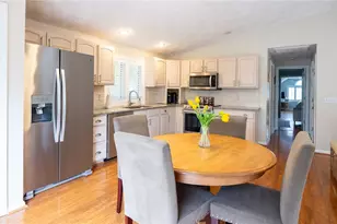 35 Sachem Rd, Narragansett, RI 02882 - Photo 5