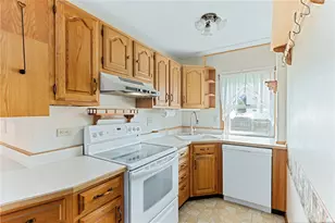 82 Owen Ave, Pawtucket, RI 02860 - Photo 9