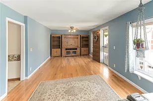 82 Owen Ave, Pawtucket, RI 02860 - Photo 5