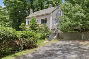 39 W Wrentham Rd, Cumberland, RI 02864 - Photo 3