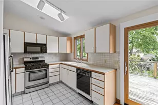 23 Lawndale Dr, Warwick, RI 02818 - Photo 15