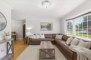 127 Sun Valley Dr, Cumberland, RI 02864 - Photo 3
