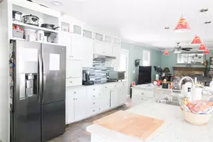 39 Sunrise Ave, West Warwick, RI 02893 - Photo 5