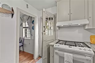 11 Cross St, Newport, RI 02840 - Photo 9