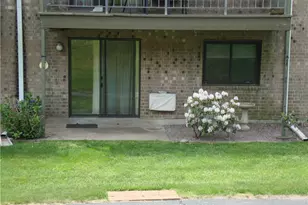752 Quaker Ln, Warwick, RI 02818 - Photo 3