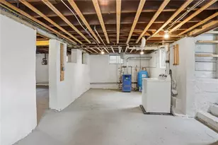 10 Mayflower St, East Providence, RI 02914 - Photo 25