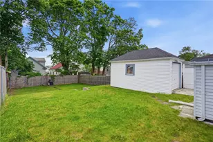 10 Mayflower St, East Providence, RI 02914 - Photo 27