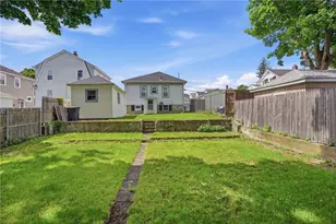 10 Mayflower St, East Providence, RI 02914 - Photo 31