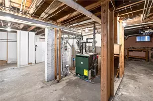 136 Armington St, Cranston, RI 02910 - Photo 25