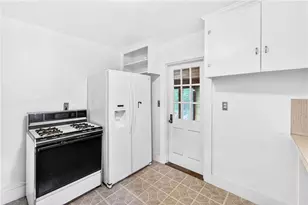 136 Armington St, Cranston, RI 02910 - Photo 15