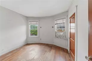 220 Lenox Ave, Providence, RI 02907 - Photo 33