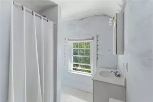 220 Lenox Ave, Providence, RI 02907 - Photo 31