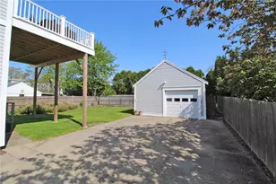 28 W Narragansett Ave, Newport, RI 02840 - Photo 37