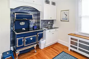 28 W Narragansett Ave, Newport, RI 02840 - Photo 13