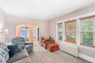290 W Forest Ave, Pawtucket, RI 02860 - Photo 9