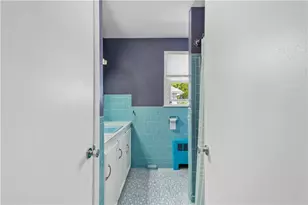 290 W Forest Ave, Pawtucket, RI 02860 - Photo 15