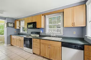 25 Pineland St, North Kingstown, RI 02852 - Photo 19