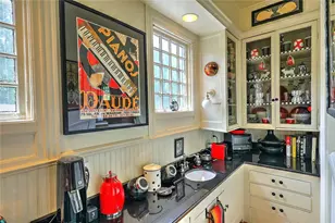 26 Diman Pl, Providence, RI 02906 - Photo 9