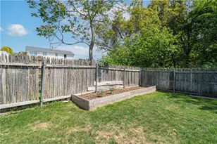 100 E View Ave, Cranston, RI 02920 - Photo 43