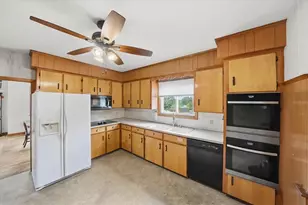 123 Oxford St, Cranston, RI 02920 - Photo 17