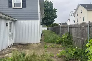 39 Locust St, Pawtucket, RI 02860 - Photo 5