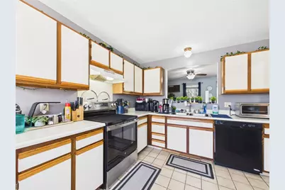 565 Quaker Lane #134, West Warwick, RI 02893 - Photo 11