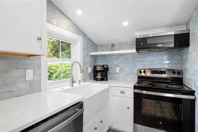 39 Edwards Avenue, South Kingstown, RI 02879 - Photo 13