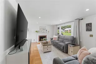 81 Mt View Dr, Cranston, RI 02920 - Photo 15