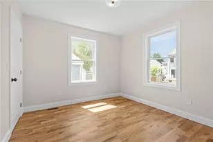 129 Briggs St, Providence, RI 02905 - Photo 17