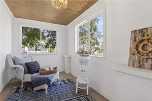 16 Courtway St, Narragansett, RI 02882 - Photo 5