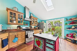 36 Maple St, South Kingstown, RI 02879 - Photo 5
