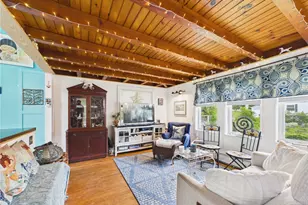 36 Maple St, South Kingstown, RI 02879 - Photo 3