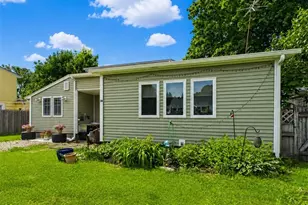 36 Maple St, South Kingstown, RI 02879 - Photo 1