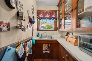 57 Sterling St, Pawtucket, RI 02860 - Photo 5