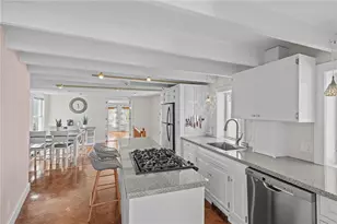 26 Franklin St, Newport, RI 02840 - Photo 9