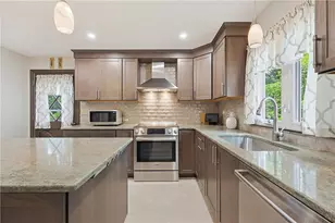 3 King St, Bristol, RI 02809 - Photo 3