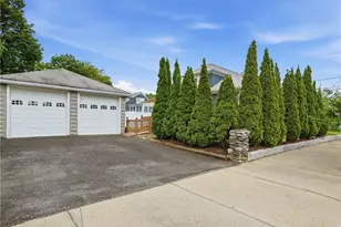 111 Anderton Ave, Pawtucket, RI 02860 - Photo 3