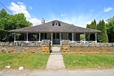 215 Coggeshall Avenue, Newport, RI 02840 - Photo 1