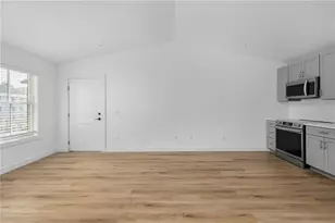 32 Exchange St, East Greenwich, RI 02818 - Photo 5