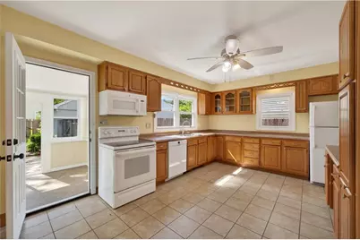 82 Parkside Avenue, Pawtucket, RI 02861 - Photo 7