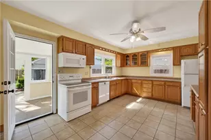 82 Parkside Ave, Pawtucket, RI 02861 - Photo 7
