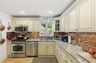 1660 Main Rd, Tiverton, RI 02878 - Photo 13