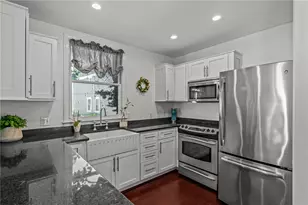 2 Lasalle Pl, Newport, RI 02840 - Photo 21