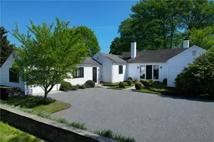 18 Ledge Rd, Newport, RI 02840 - Photo 1