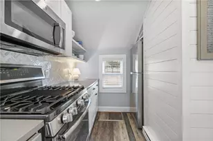67 Cedar Ave, Portsmouth, RI 02871 - Photo 9