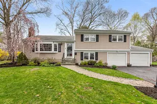 7 Meadowbrook Dr, Barrington, RI 02806 - Photo 1