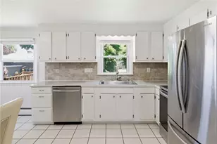 39 Salem Ave, Cranston, RI 02920 - Photo 9